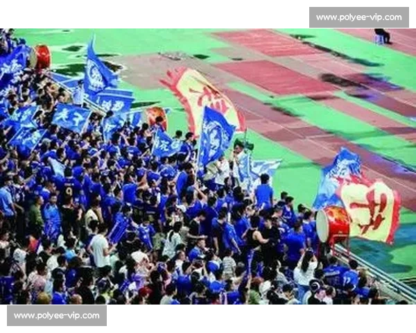 苏超赛场现中国红！球迷跨越山海为榕江助威