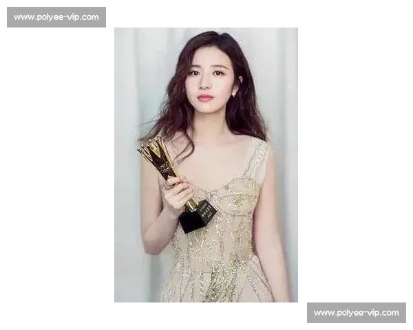 周雨彤：从青春偶像到实力演员的蜕变与成长之路