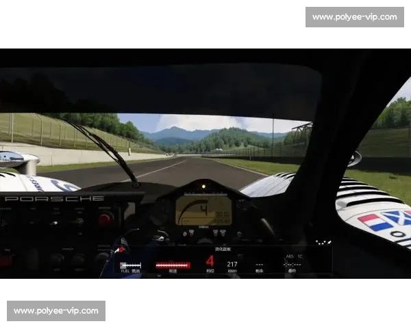 是时候放下方向盘，看看赛车媒体背后的故事了